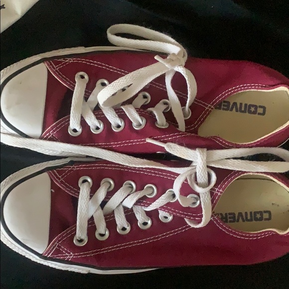 burgundy low top converse